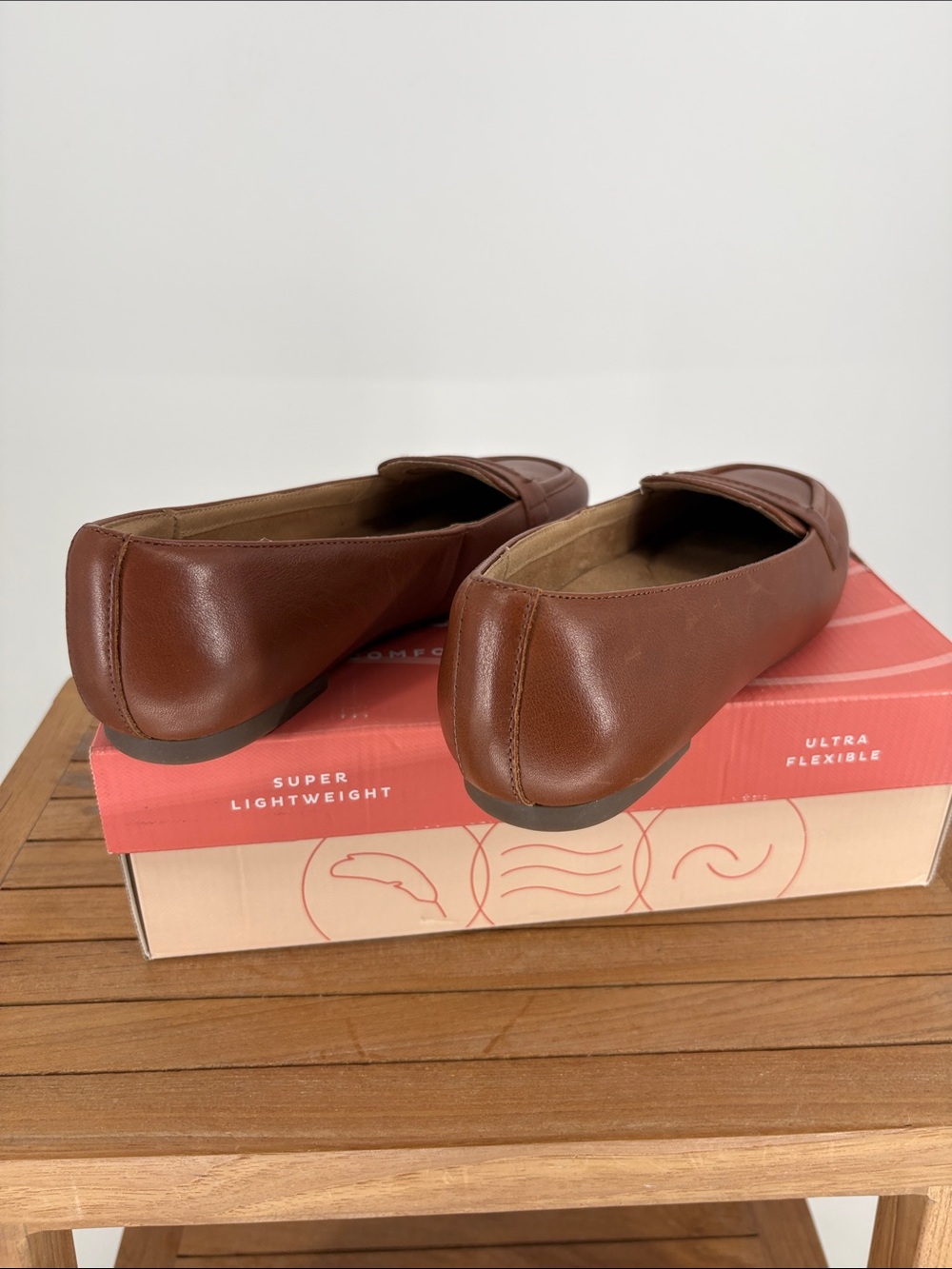 New Easy Spirit Women's Chestnut Brown Penny Loafers size 8.5 M retail $99 - Picture 3 of 7
